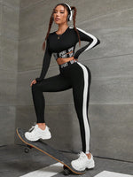 Set sportivo con grafica a lettera, contrasti laterali e taglio incrociato