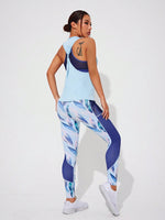Set Di Indumenti Sportivi Da Donna Che Include Reggiseno Racerback Stampato, Leggings A Vita Alta E Top Serbatoio Con Schiena Incrociata