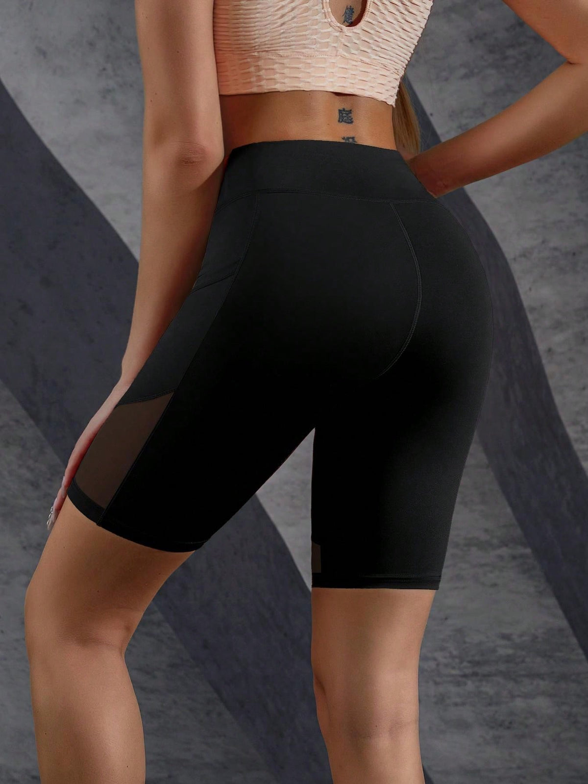 1 pezzo Pantaloncini yoga sportivi da donna con tasca, adatti per la corsa allaria aperta, il fitness e le scene di yoga