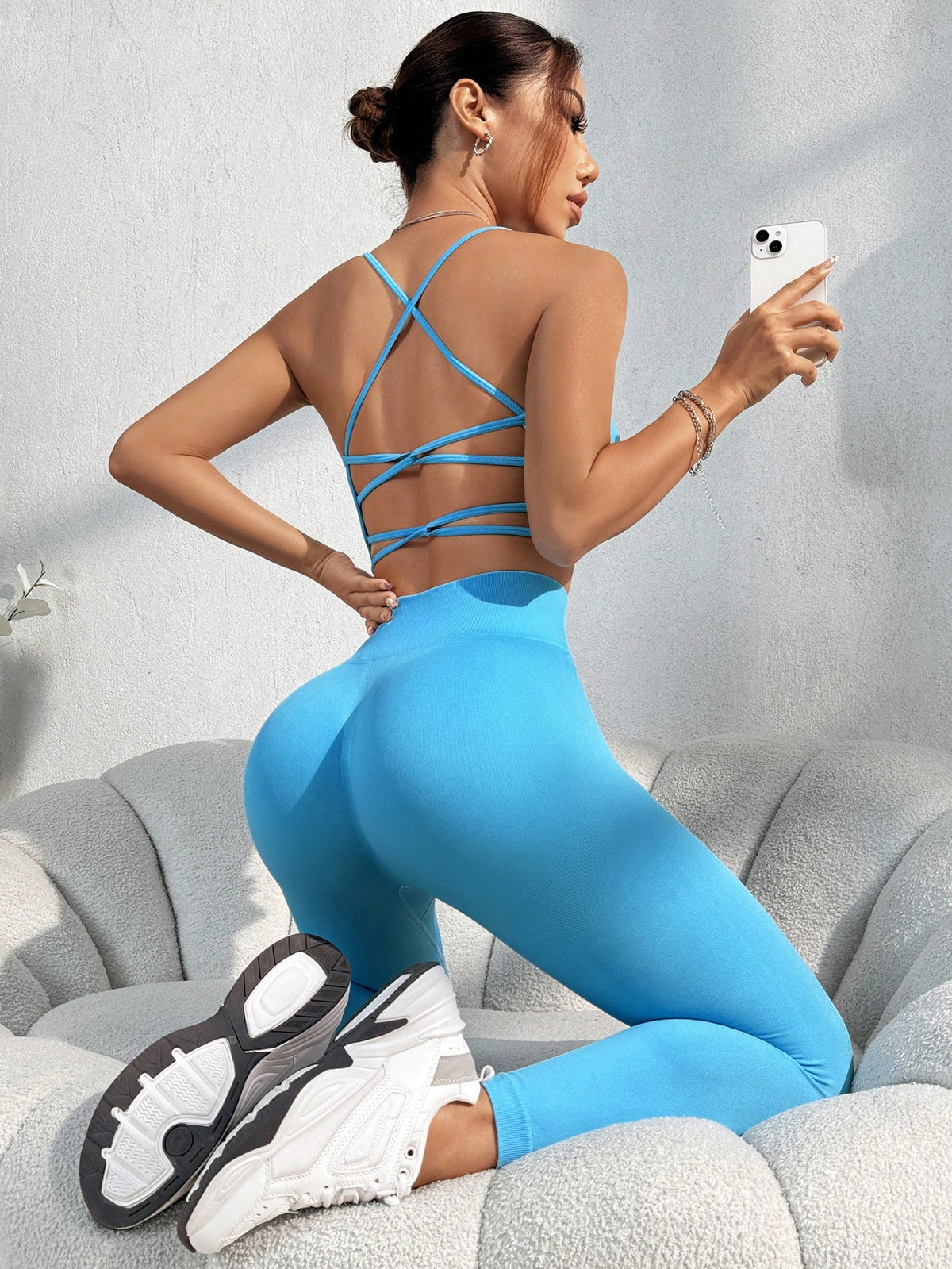 Set di abbigliamento sportivo estivo da donna, composto da top canotta con incrocio sulla schiena e leggings skinny a 7/8