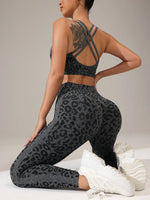 Tuta sportiva da donna senza cuciture ed elastica con stampa leopardata