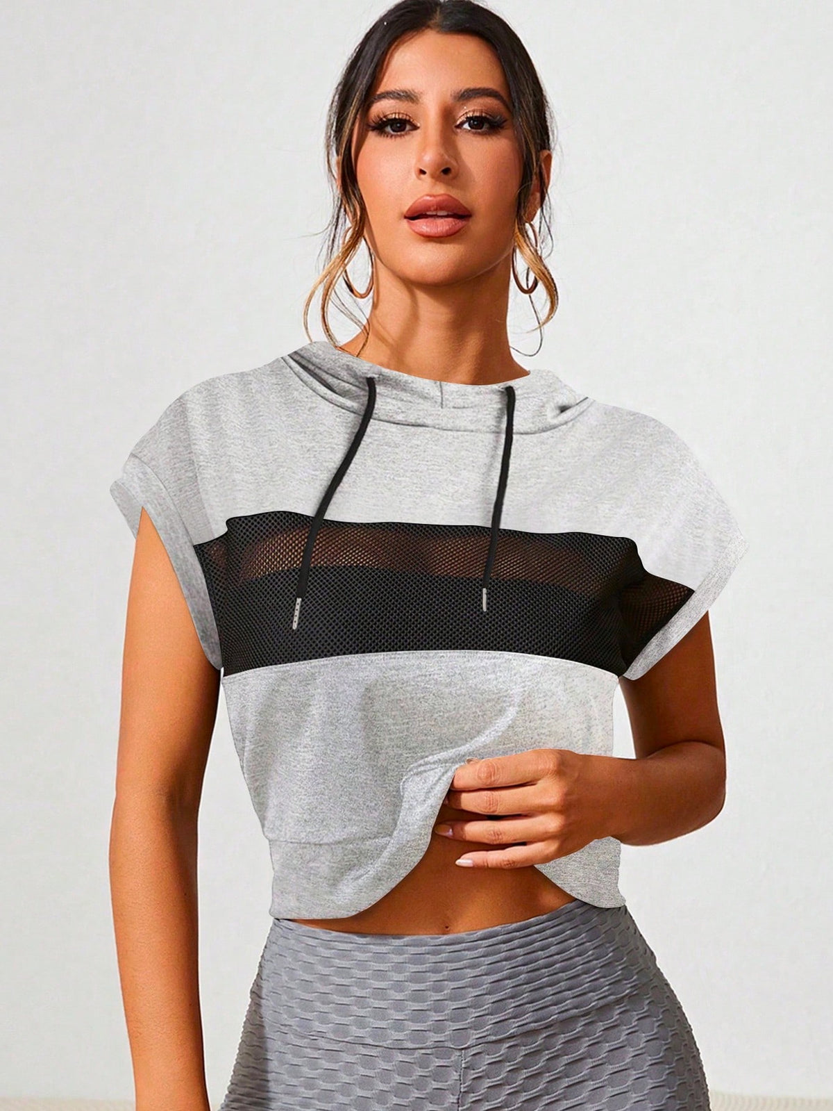 Felpa con cappuccio casual e ampia con maniche corte a pipistrello di colore unito per donne