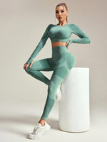 Completo sportivo da donna senza cuciture con top corto a maniche raglan e scollo tondo e leggings