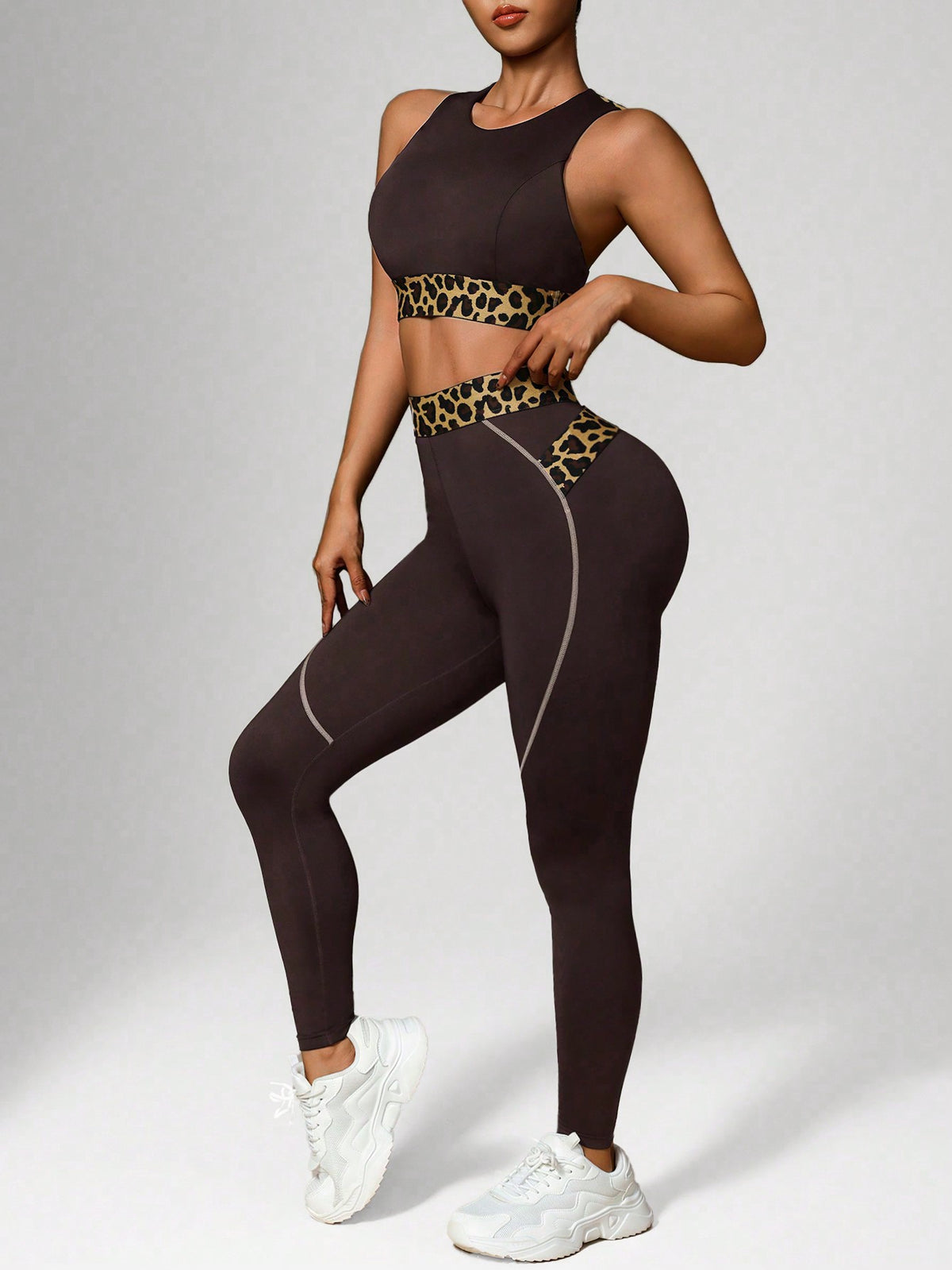 Completo sportivo casual da donna in colore tinta unita con design semplice a patchwork, con top e pantaloni