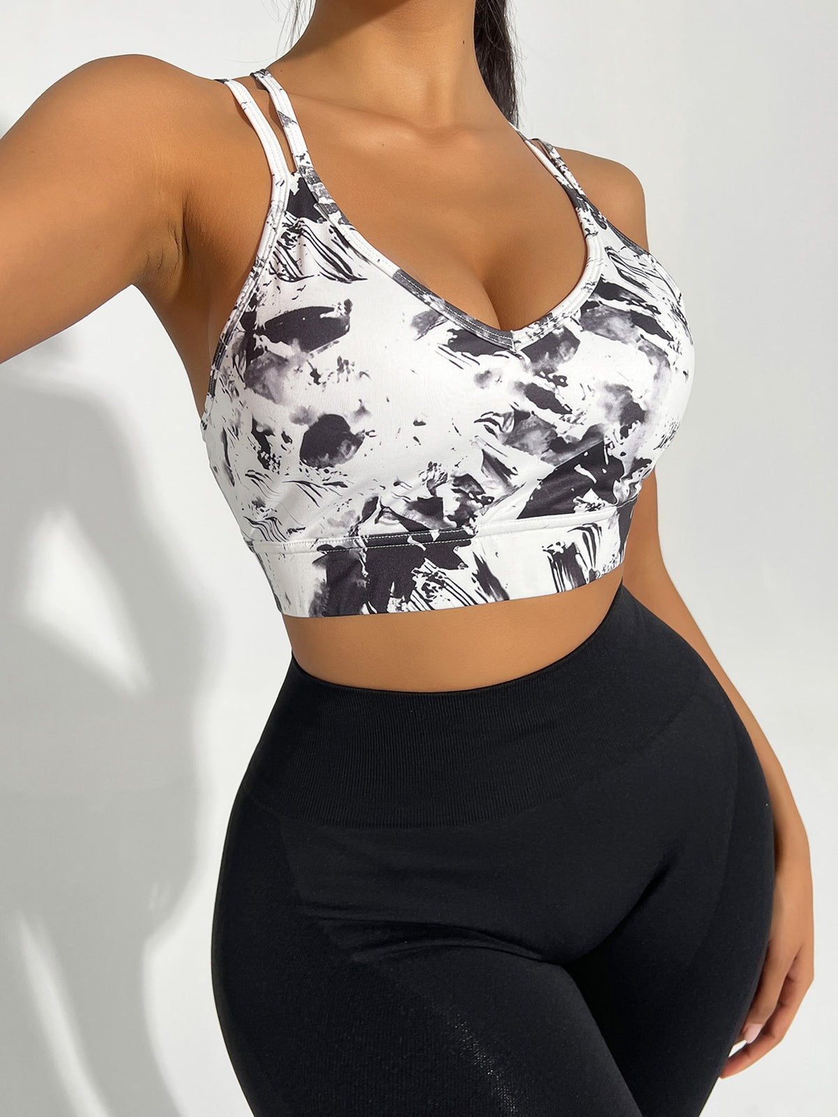 Reggiseni sportivi con stampa floreale cut out indietro