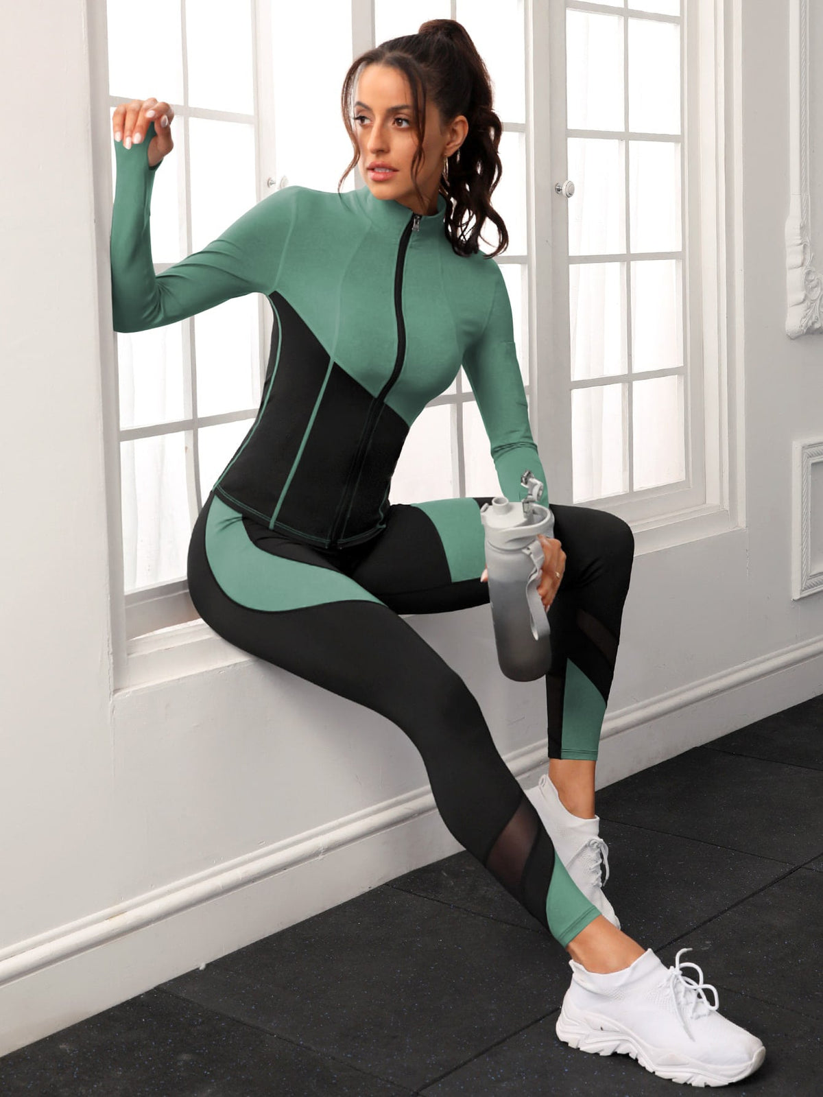 Set sportivo bicolore fori per i pollici impunture