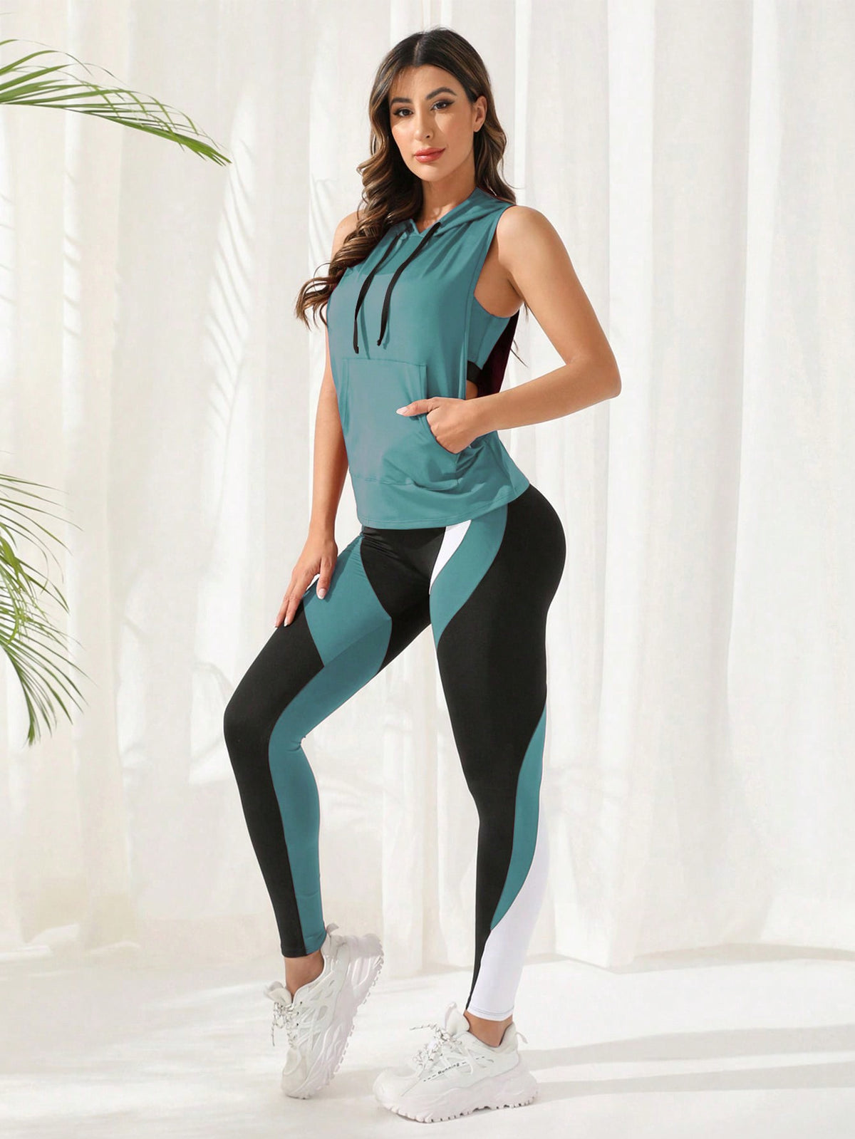 Set sportivo color block con coulisse con cappuccio