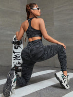 Set sportivo con stampa mimetica ampia fascia in vita