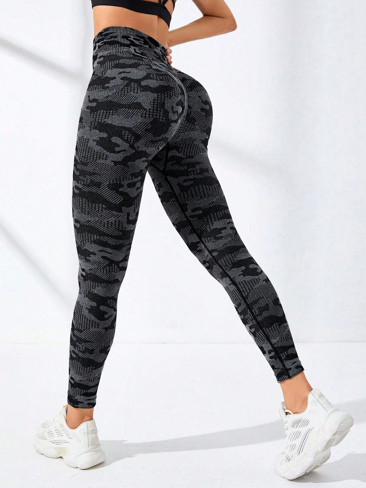 Set sportivo con stampa mimetica ampia fascia in vita