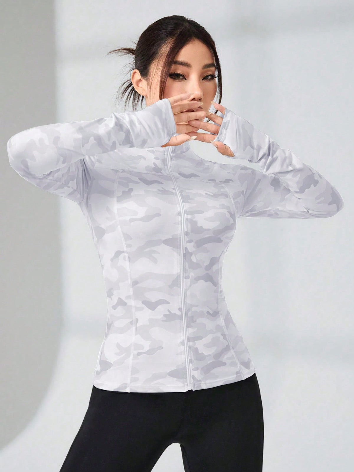Giacche sportive con stampa mimetica fori per pollici con zip frontale