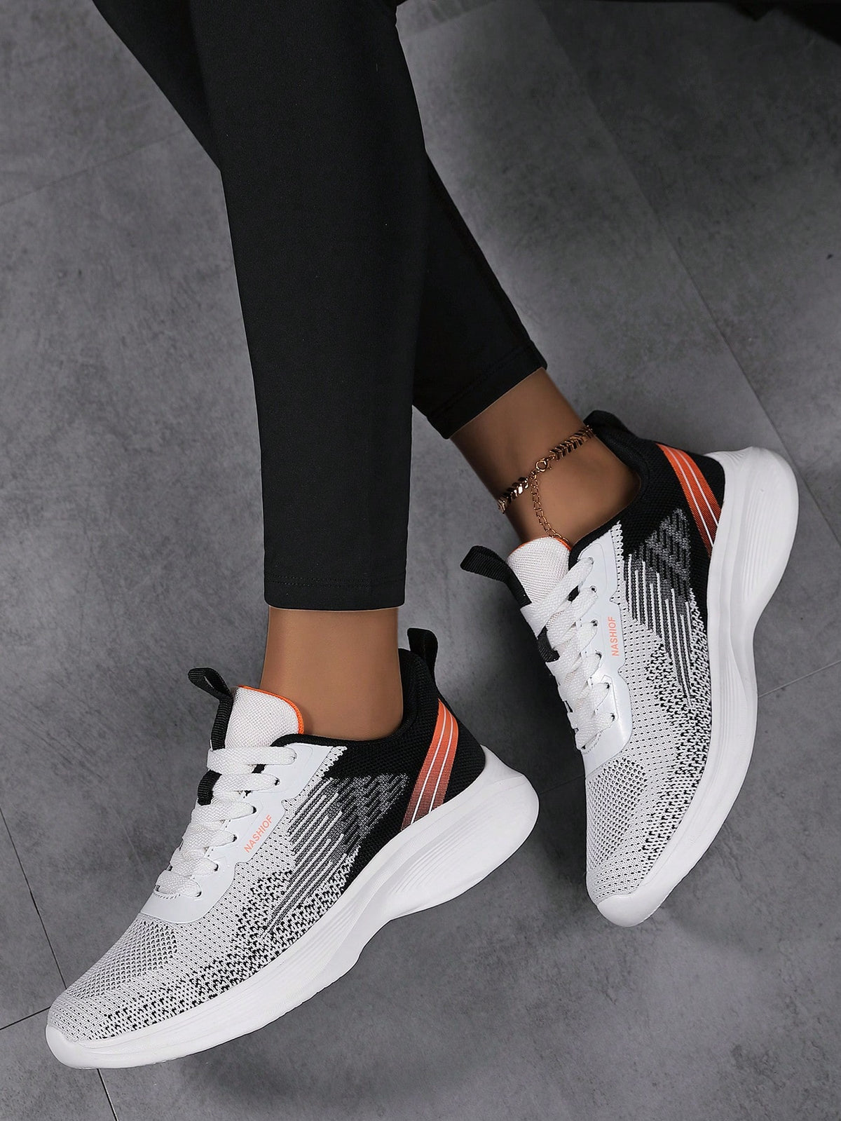 Scarpe da passeggio da donna bianche, scarpe da ginnastica da corsa bianche con lacci sul davanti per donna