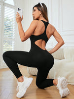 Tuta sportiva con schiena traforata