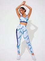 Set Di Indumenti Sportivi Da Donna Che Include Reggiseno Racerback Stampato, Leggings A Vita Alta E Top Serbatoio Con Schiena Incrociata