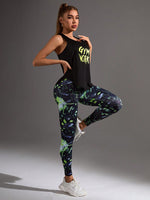 Set di sport per donna composto da canotta a collo rotondo con lettere stampate e pantaloni lunghi per yoga