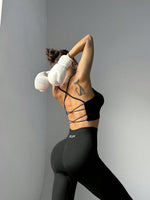 Completo sportivo casual da donna, top a bretelle e pantaloni con incrocio sulla schiena, tinta unita, minimalista