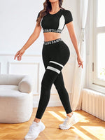 Set sportivo con grafica lettera color block