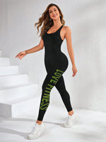 Jumpsuit sportiva con grafica lettera scavato
